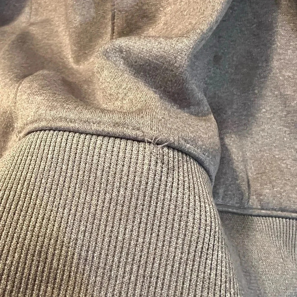 UNDER ARMOUR Sweatshirt - Picture 6 of 6